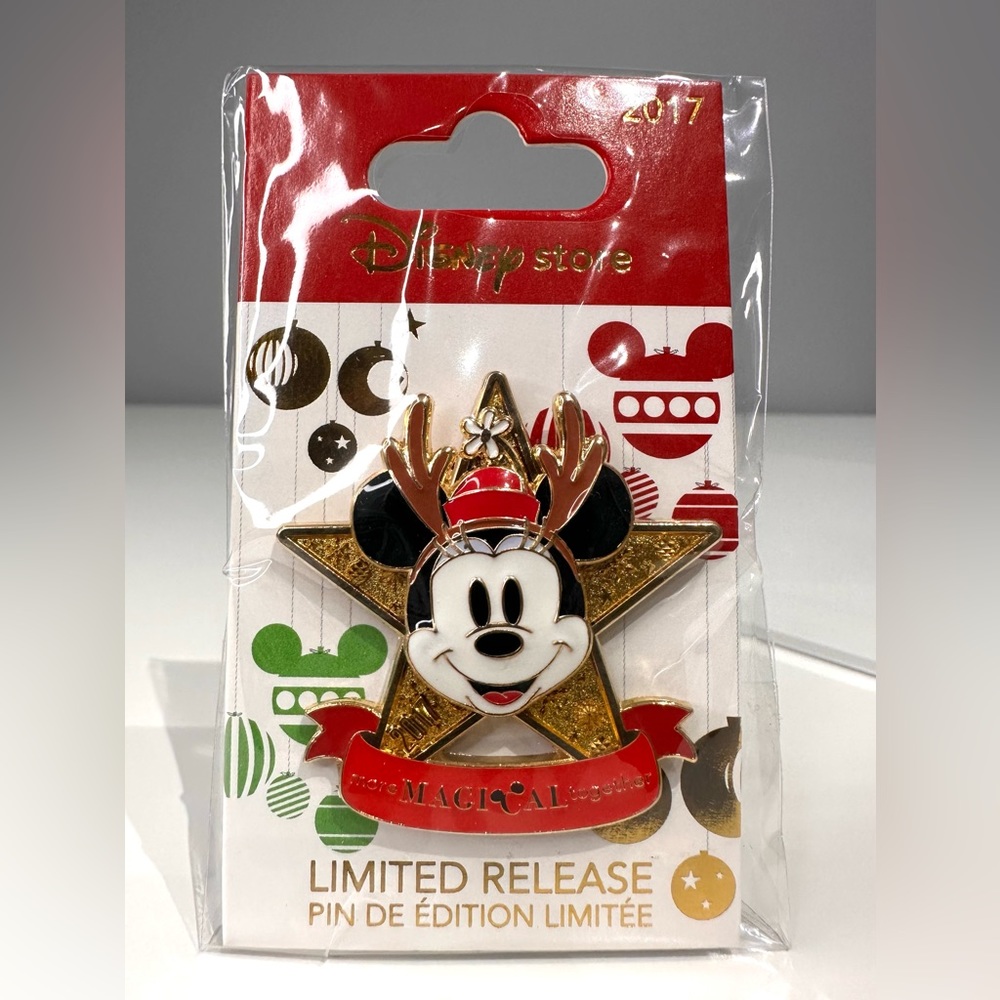 Disney store Minnie Mouse 2017 holiday pin